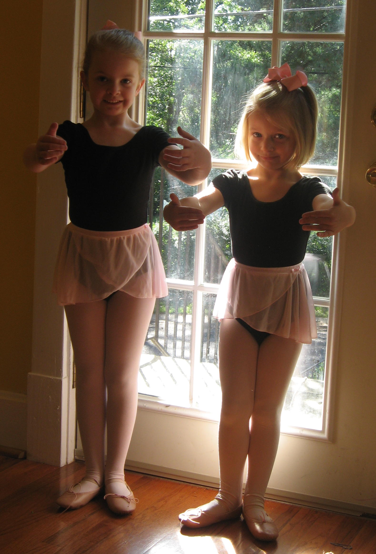 2008_09_16 JnC ready for ballet.jpg